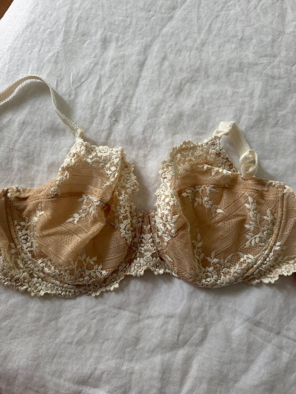 Wacoal Embrace Lace Underwire Bra (no padding) | 38DD